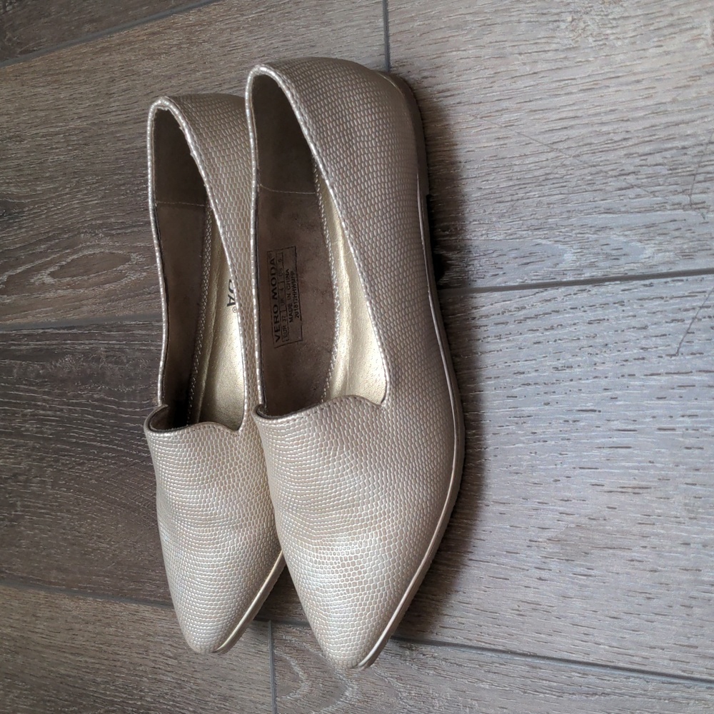 Vero Moda gold flats